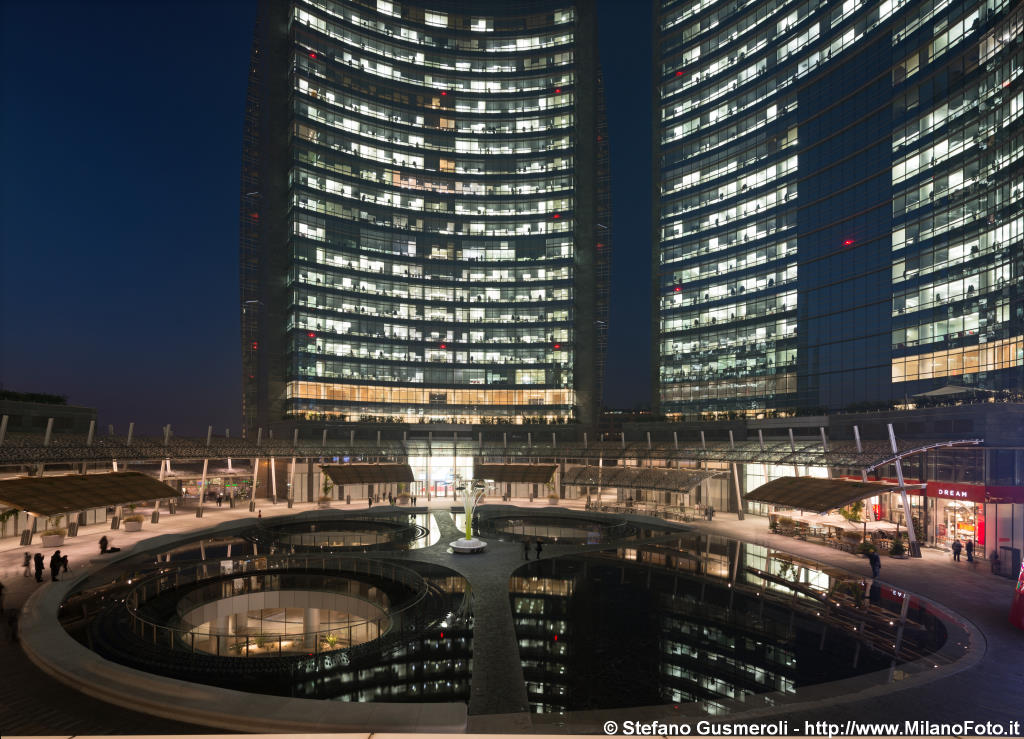  Piazza Gae Aulenti - click to next image