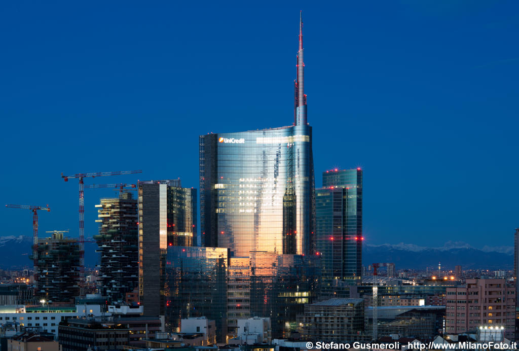  Torre Pelli - click to next image