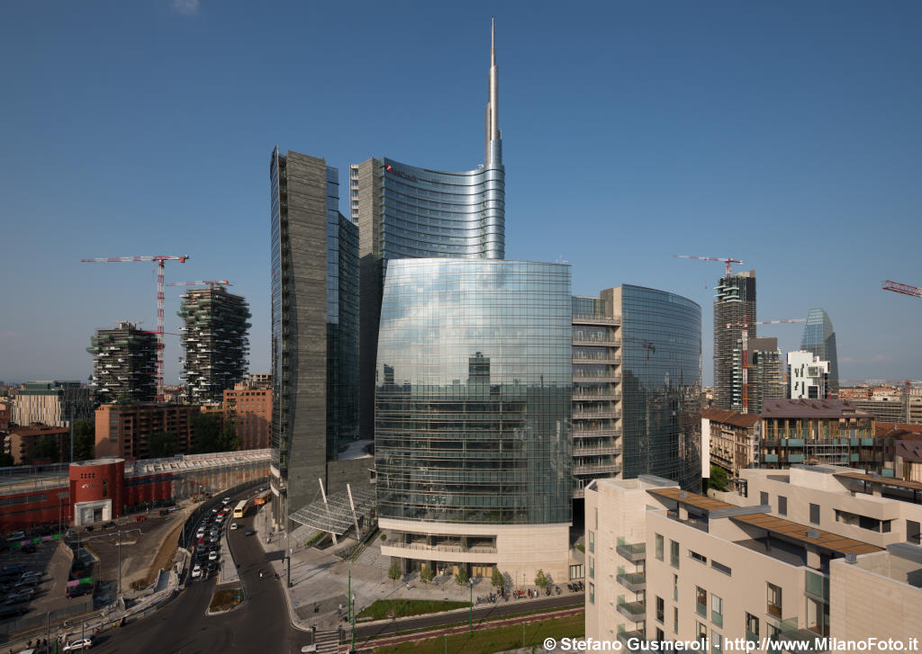  Torre Pelli - click to next image