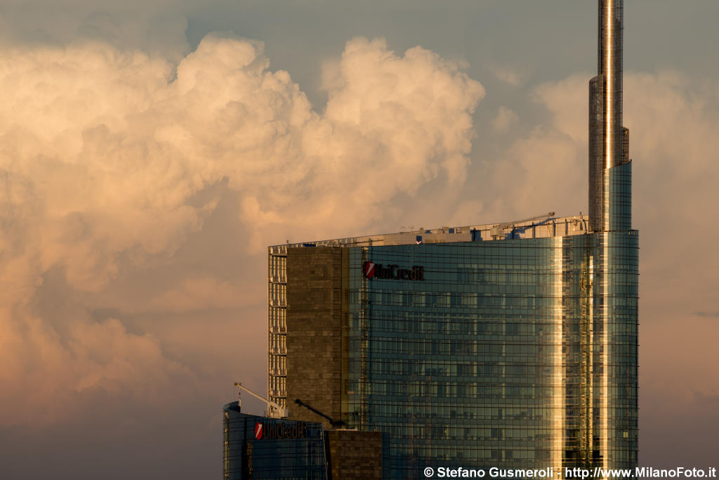  Torre Pelli e cumulo - click to next image