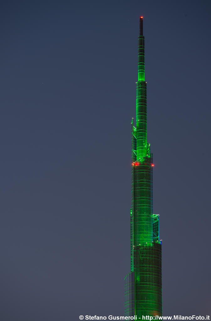  Spire verde per Natale - click to next image