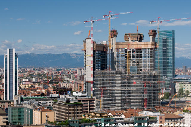  Torre Pelli - click to next image