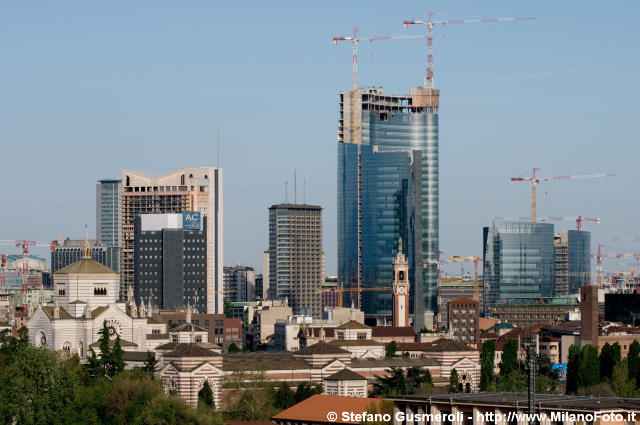  Torre Pelli - click to next image