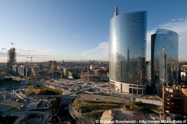  Torre Pelli - click to next image