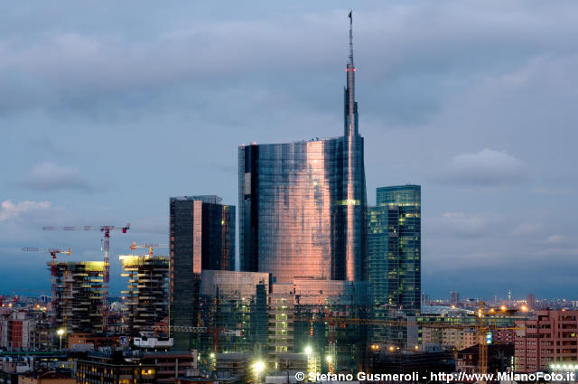  Torre Pelli - click to next image