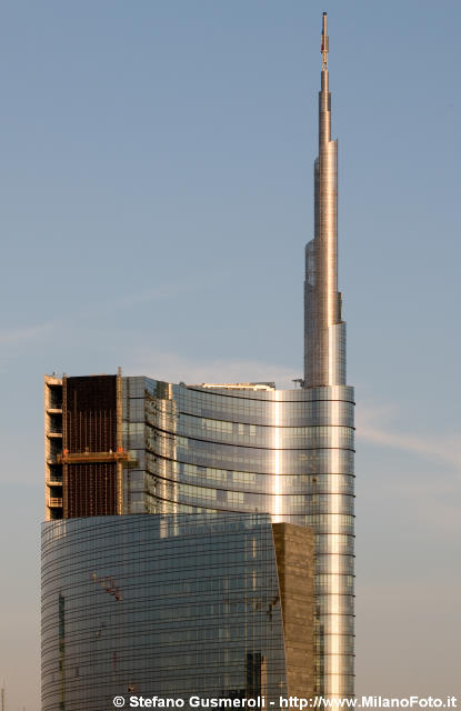  Torre Pelli - click to next image