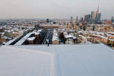 20120202_165950 Tetto innevato e panorama sui grattacieli