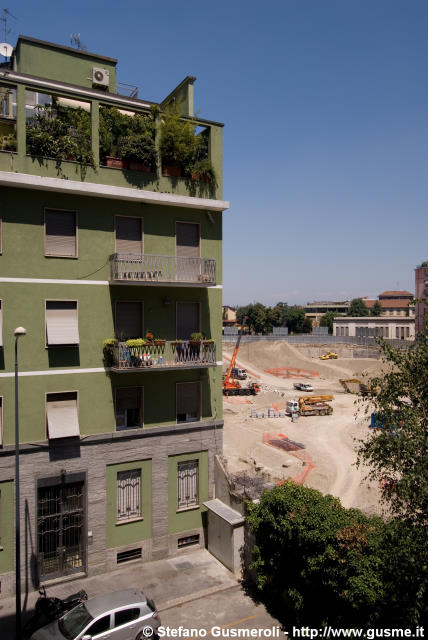  Via Bellani 3 e cantiere Regione - click to next image