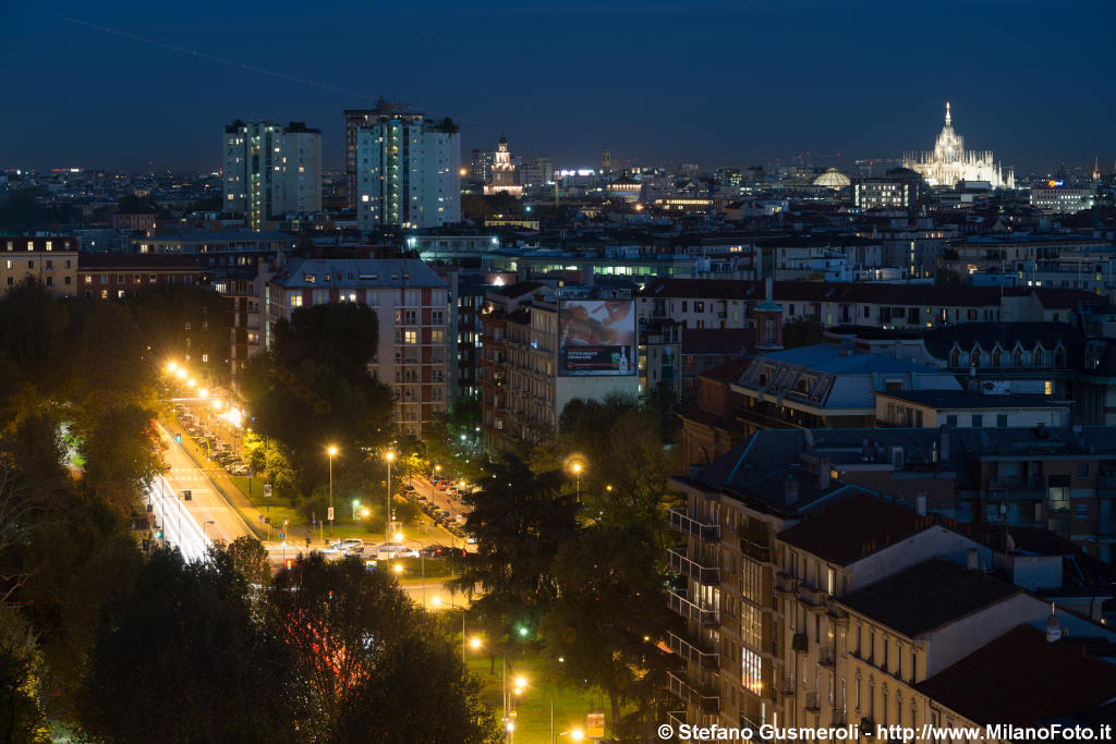  Viale Berengario, piazzale Giulio Cesare e Duomo - click to next image