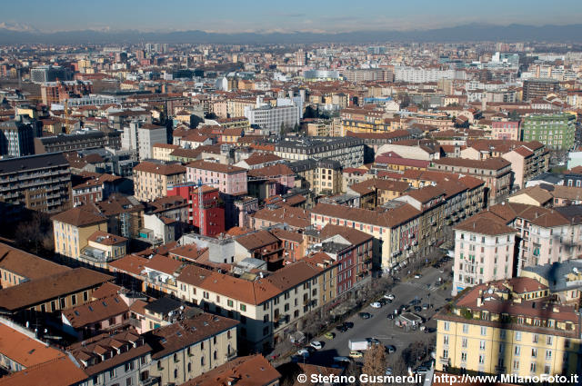  Panorama su piazza Minniti e via Borsieri - click to next image