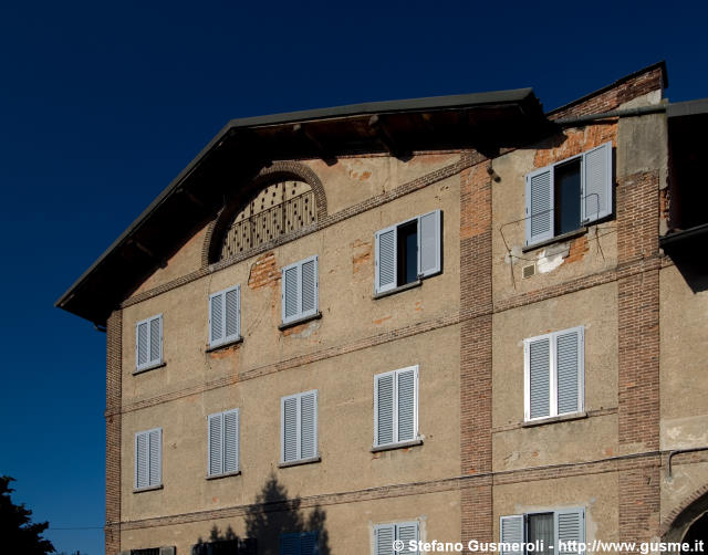  Via Bovisasca 70 - Cascina Albana - click to next image