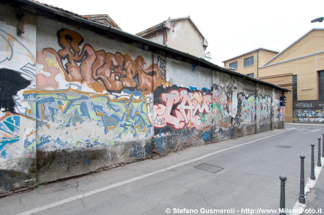  Muro su via Fioravanti - click to next image