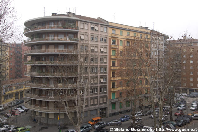  Viale Brianza 9 e 11 - click to next image