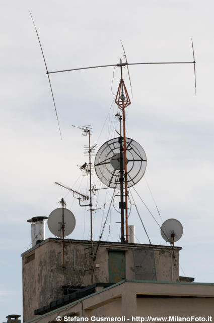  Antenne OM su via Broletto 37 - click to next image