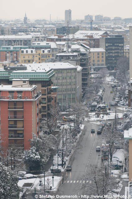  Panorama su via Buonarroti innevata - click to next image