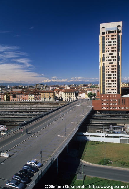  Cavalcavia Bussa e torre Garibaldi Ovest - click to next image