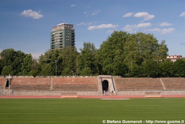  Arena e piazza Biancamano 2 - click to next image