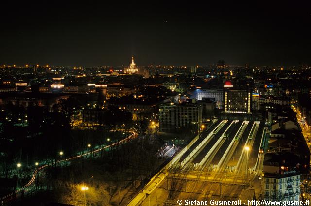  Panorama notturno sulla Stazione Cadorna - click to next image