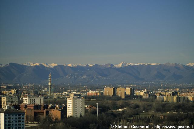  Via Caldera 110, torre Antenne Pero, Brunate e prealpi di Como - click to next image