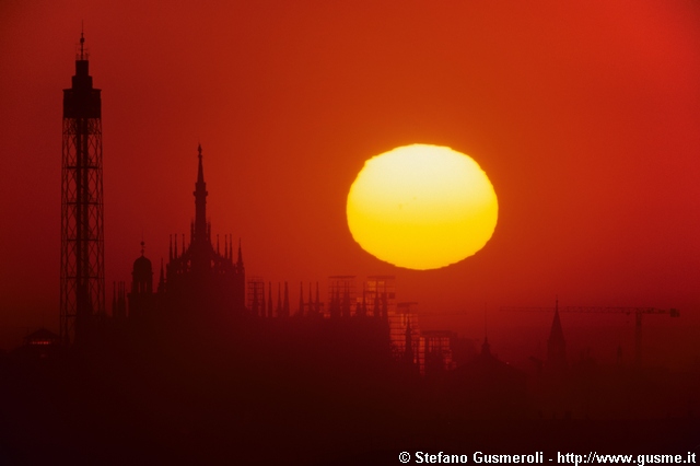  Torre Branca e Duomo all'alba - click to next image