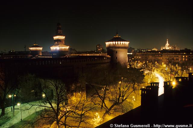  Castello, piazza Castello e Duomo - click to next image