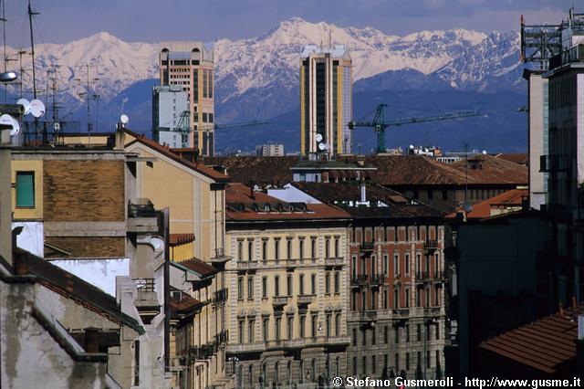  Cadorna 6, Castello 21, grattacieli Garibaldi e pizzo dei Tre Signori - click to next image