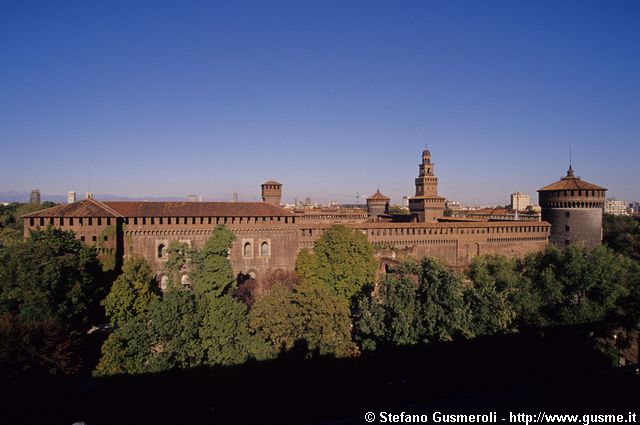  Castello - Lato Sud Ovest - click to next image