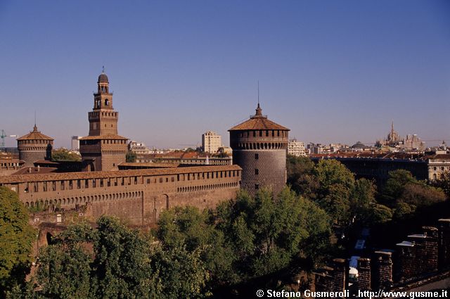  Torri del Castello e Duomo - click to next image