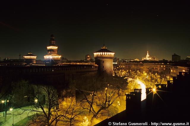  Castello, piazza Castello e Duomo - click to next image