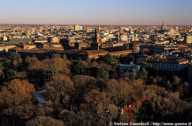  Parco, Castello e Duomo - click to next image