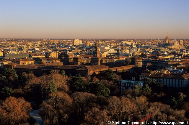  Parco, Castello e Duomo - click to next image