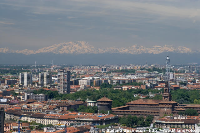  Castello e vista verso la Fiera - click to next image