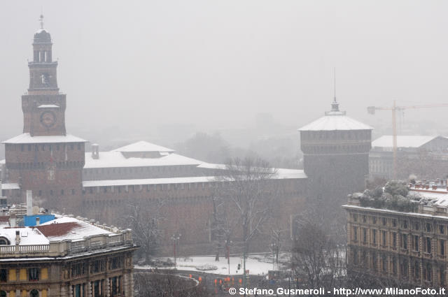  Castello sotto a una nevicata - click to next image