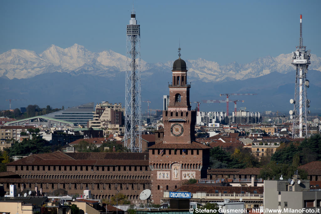  Castello, torri Branca e Rai - click to next image