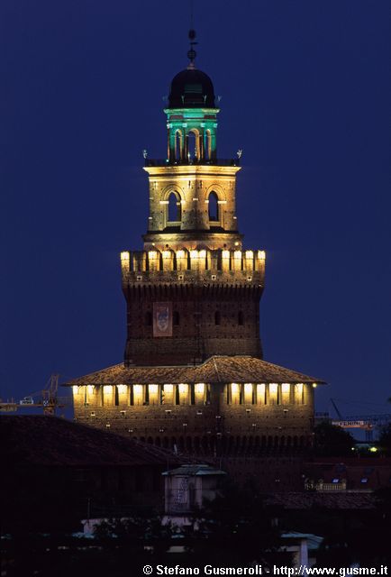  Torre del Filarete notturna - click to next image