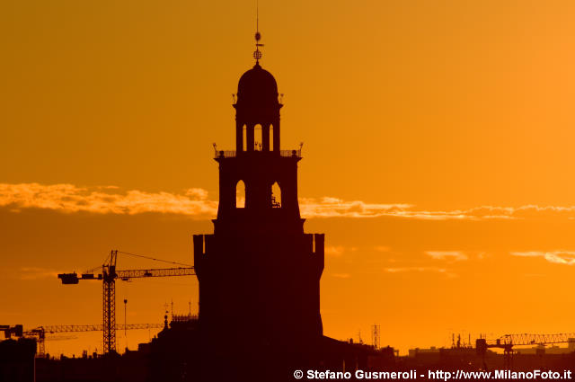  Torre del Filarete all'alba - click to next image