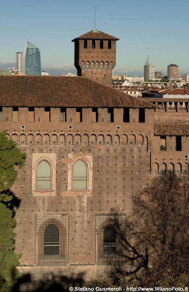  Torre di Bona e grattacieli - click to next image