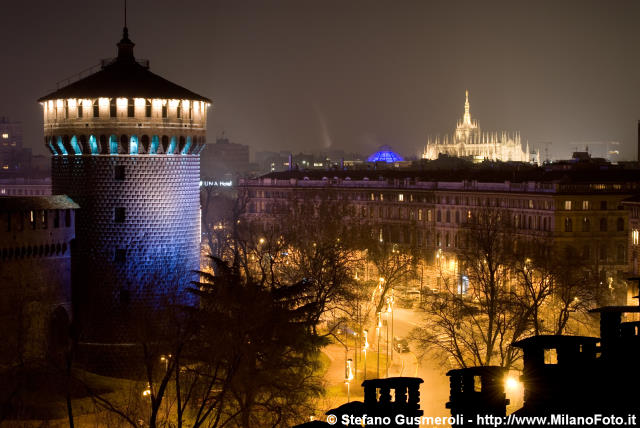  Torrione di S.Spirito e piazza Castello - click to next image