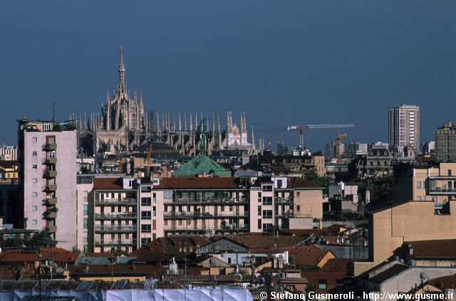  Palazzi via Cesariano 6 e 8 e Duomo - click to next image