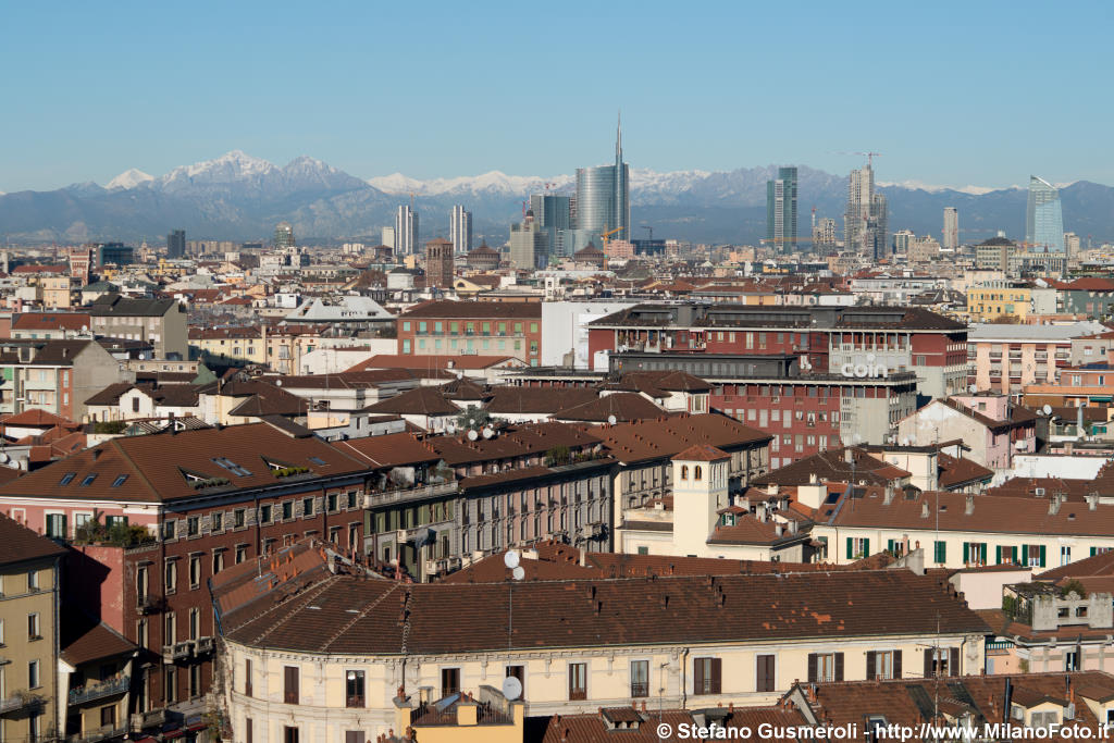  Tetti di Corso Colombo e Skyline - click to next image