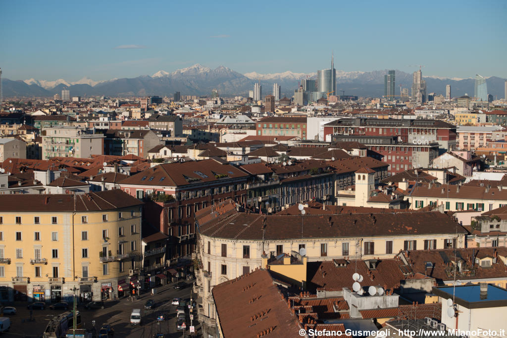  Tetti di Corso Colombo e skyline - click to next image