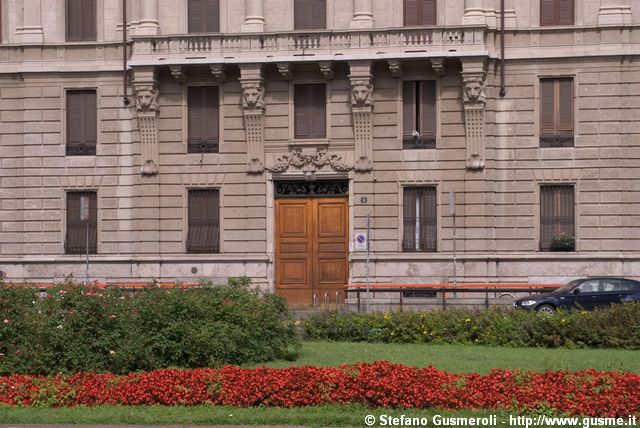  Piazza Conciliazione 5 - click to next image