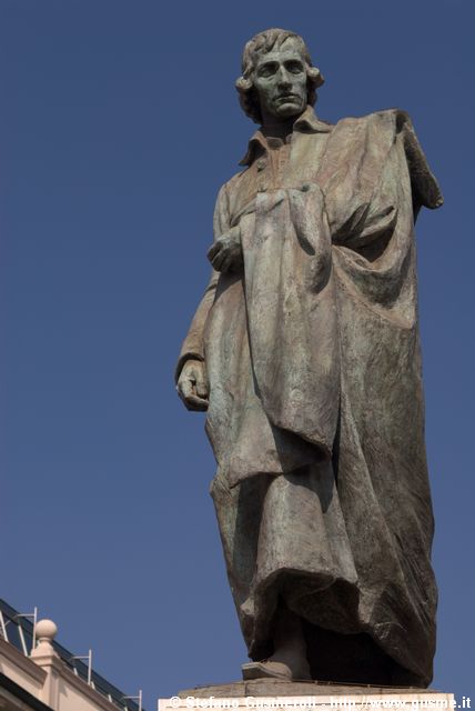  Monumento a Parini - click to next image