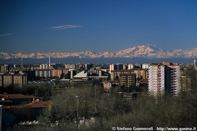  Via Benedetto Croce, palazzo via delle Ande 6, centro Bonola e alpi attorno al Rosa - click to next image