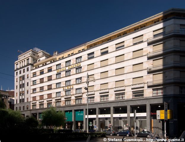  Albergo Plaza Grand Hotel in piazza Diaz 3 - click to next image