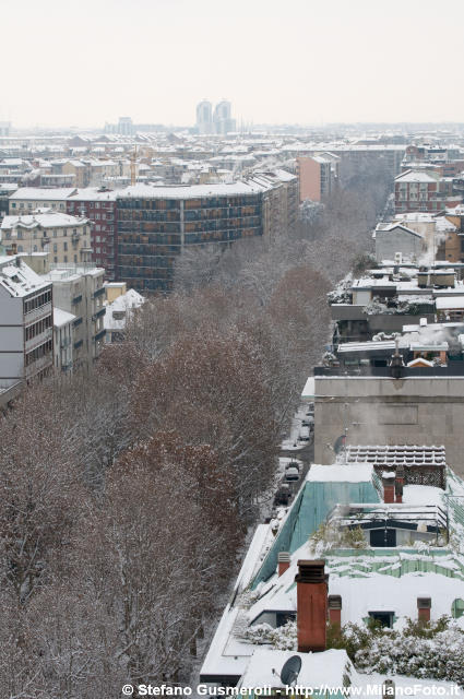  Panorama su via Domenichino innevata - click to next image