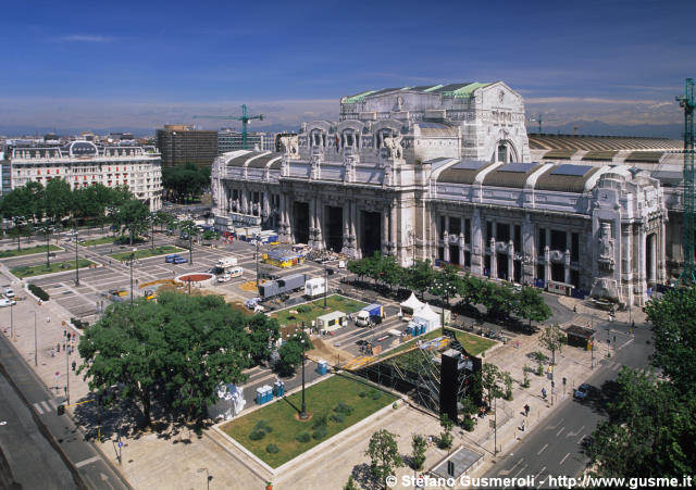  Piazza Duca d'Aosta e Stazione Centrale - click to next image