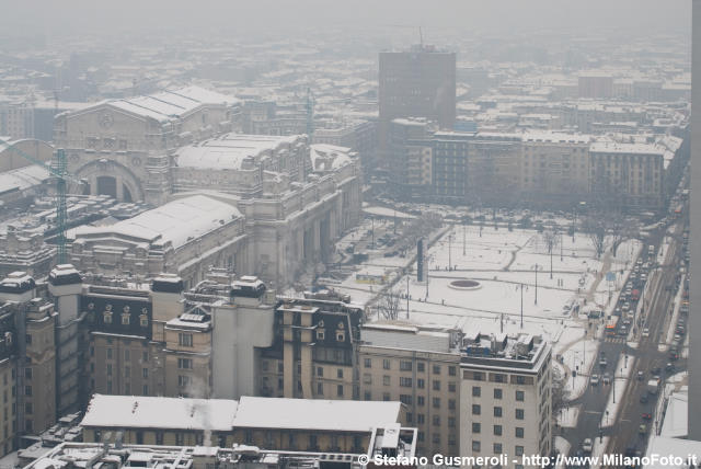  Piazza Duca d'Aosta innevata - click to next image