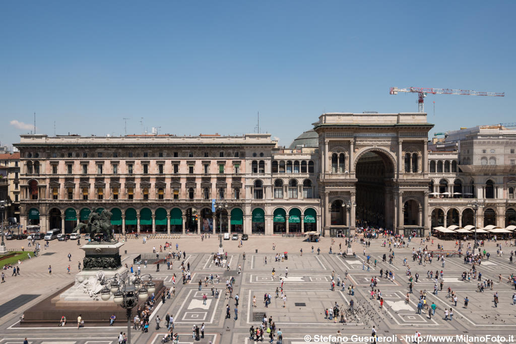  Piazza Duomo - click to next image