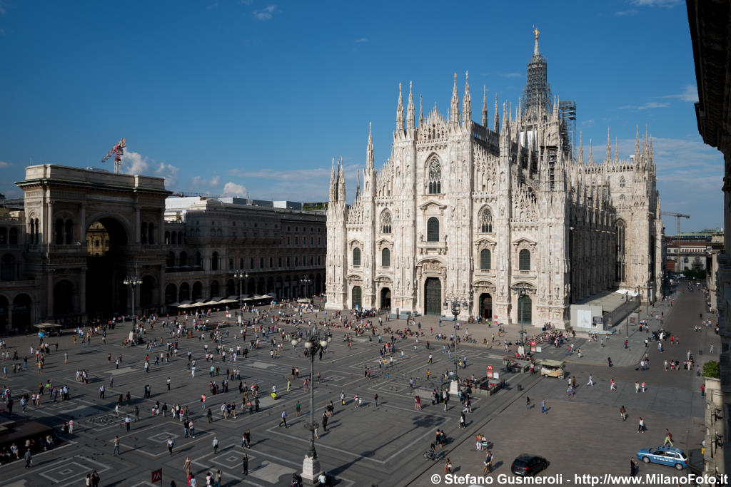  Duomo e piazza - click to next image